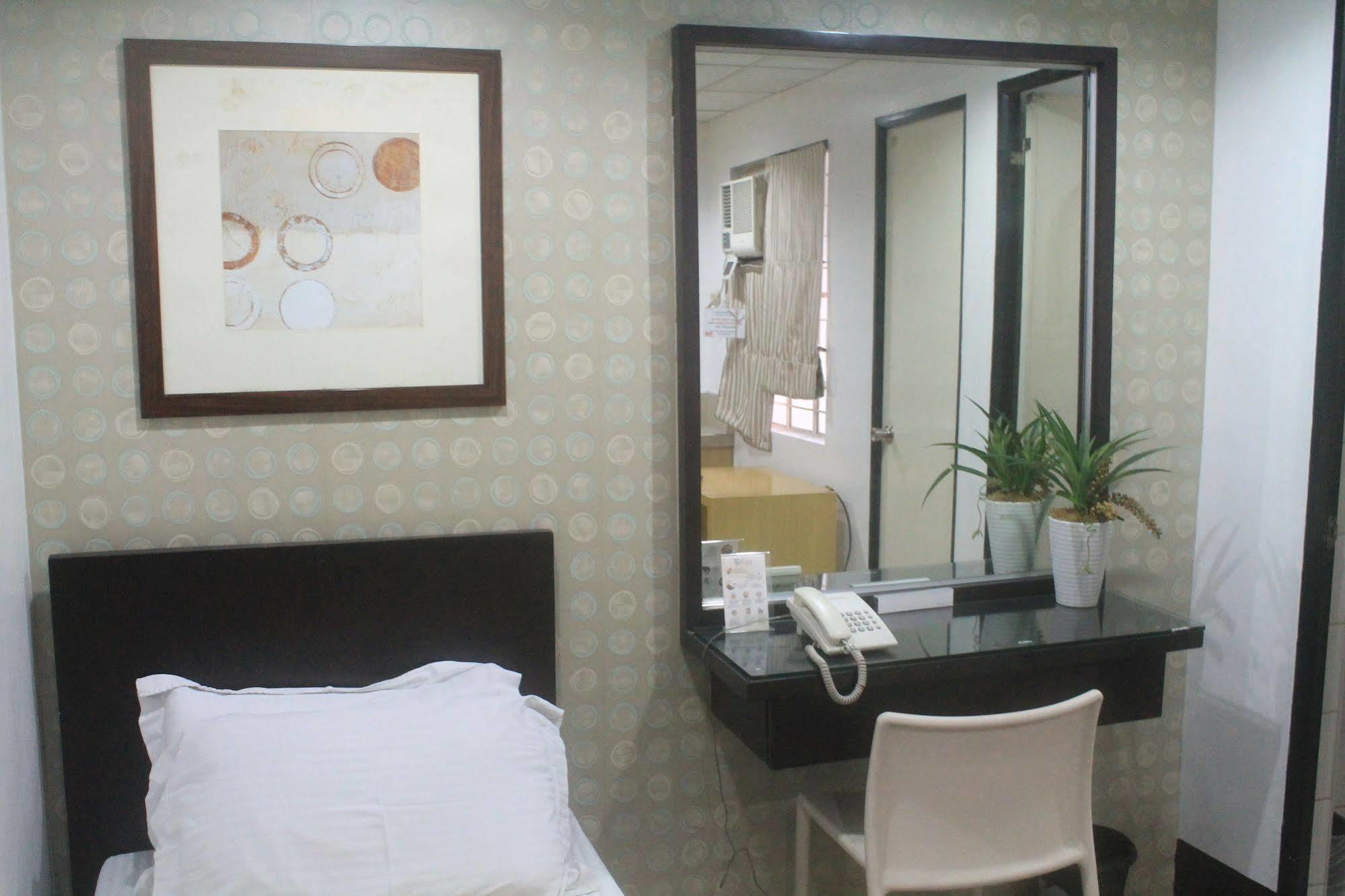 OYO 107 Orange Nest Hotel Manila Exterior foto