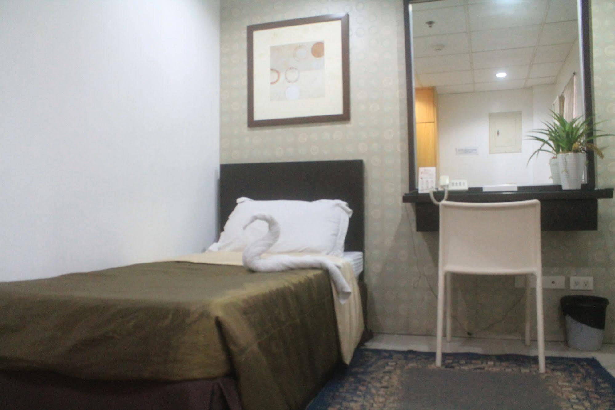 OYO 107 Orange Nest Hotel Manila Exterior foto