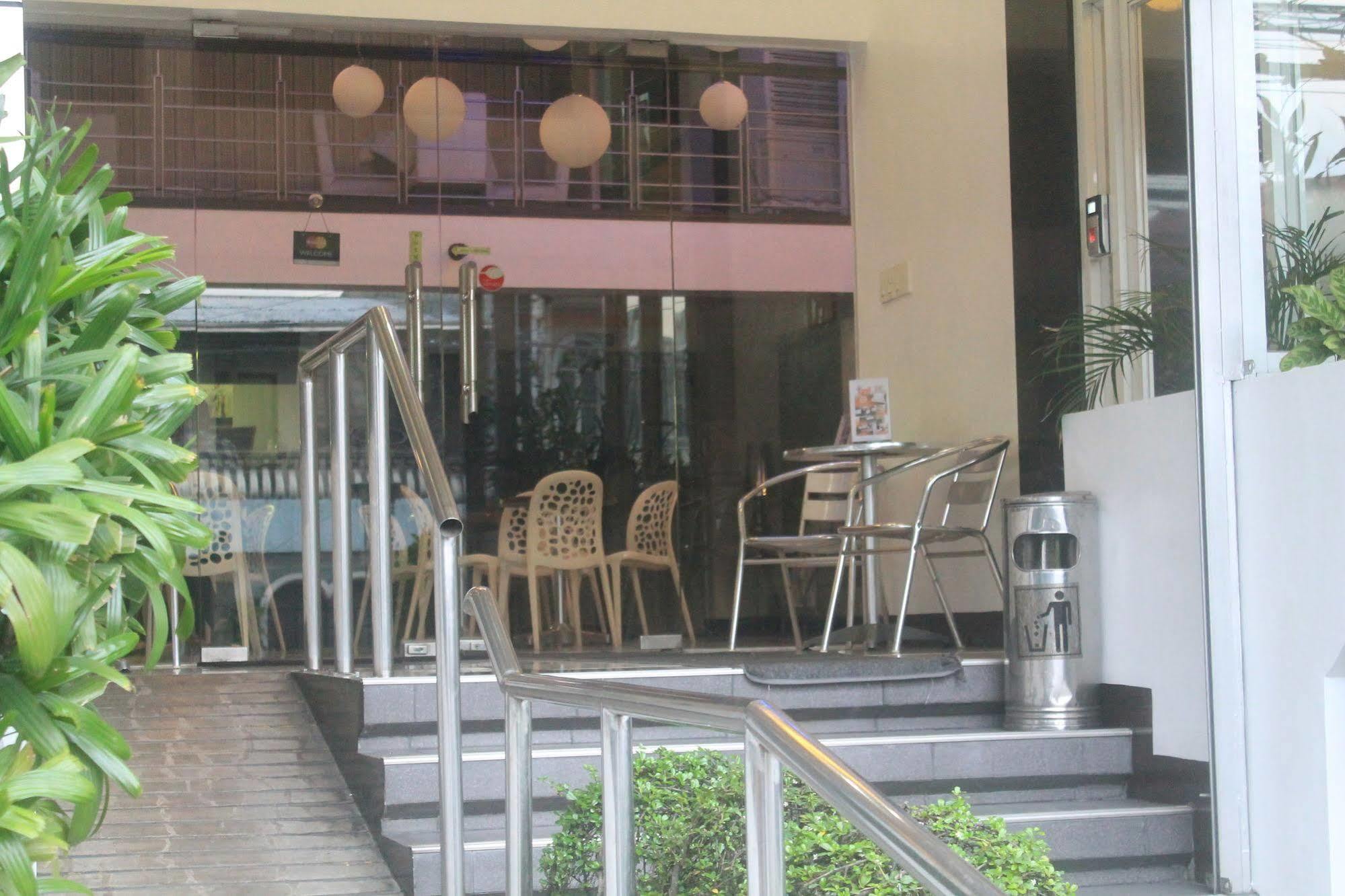 OYO 107 Orange Nest Hotel Manila Exterior foto