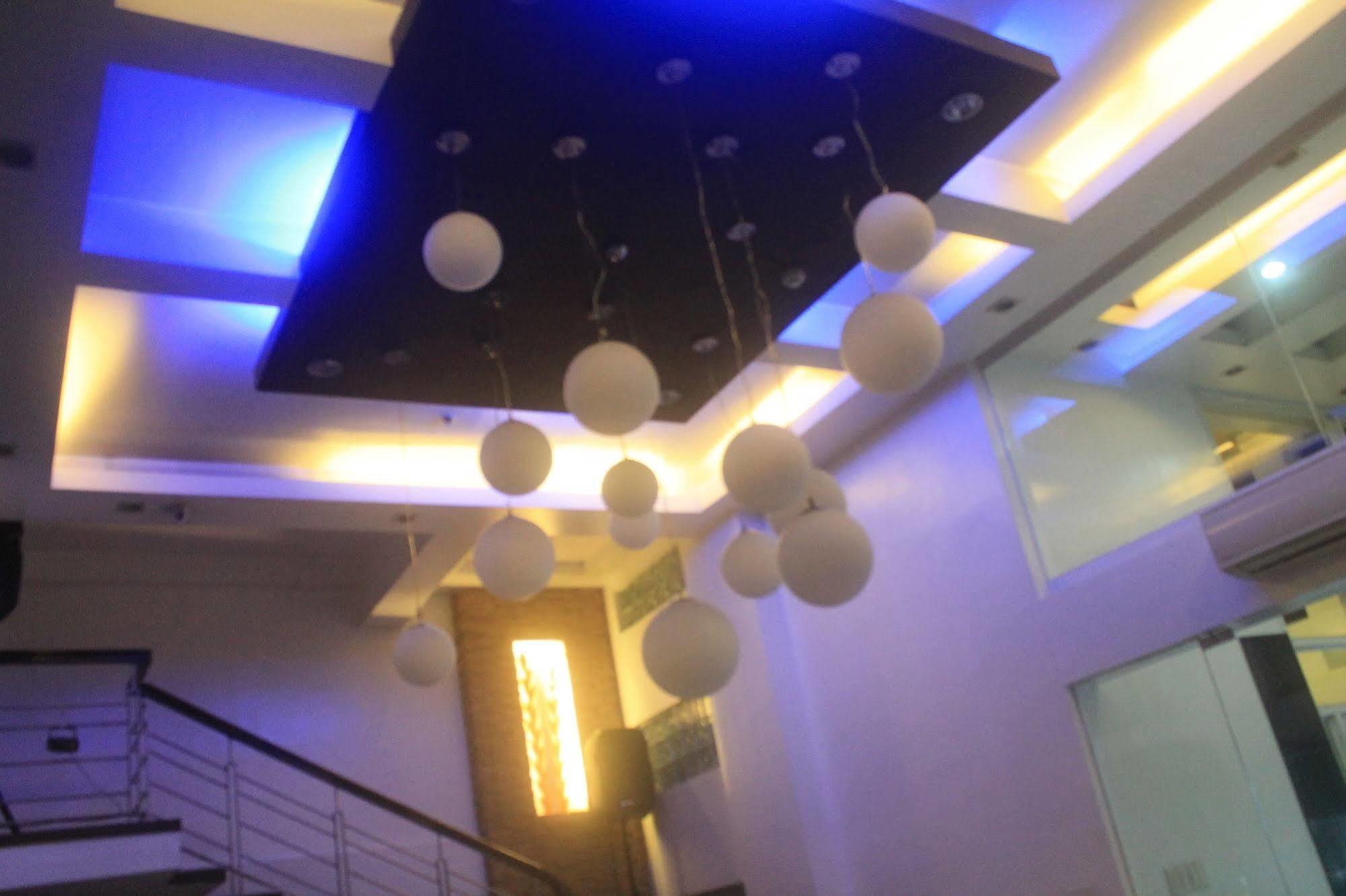 OYO 107 Orange Nest Hotel Manila Exterior foto